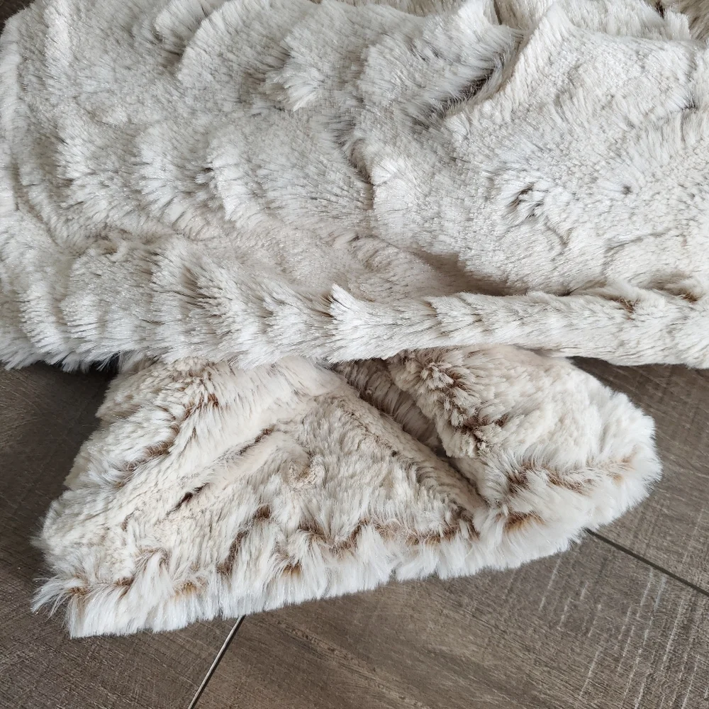 Tourance Faux Fur Soft Cozy Cream Scarf Women's
